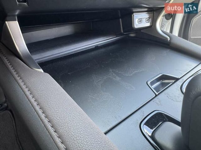 Белый Лексус РХ, объемом двигателя 2.5 л и пробегом 39 тыс. км за 79000 $, фото 39 на Automoto.ua