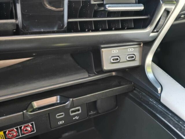 Белый Лексус РХ, объемом двигателя 2.5 л и пробегом 11 тыс. км за 41000 $, фото 12 на Automoto.ua