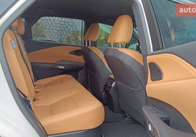 Белый Лексус РХ, объемом двигателя 2.4 л и пробегом 23 тыс. км за 73521 $, фото 6 на Automoto.ua