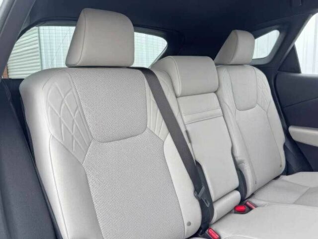 Белый Лексус РХ, объемом двигателя 2.4 л и пробегом 15 тыс. км за 28000 $, фото 16 на Automoto.ua