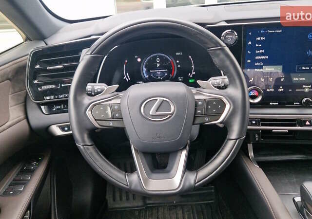 Белый Лексус РХ, объемом двигателя 2.5 л и пробегом 17 тыс. км за 81986 $, фото 8 на Automoto.ua