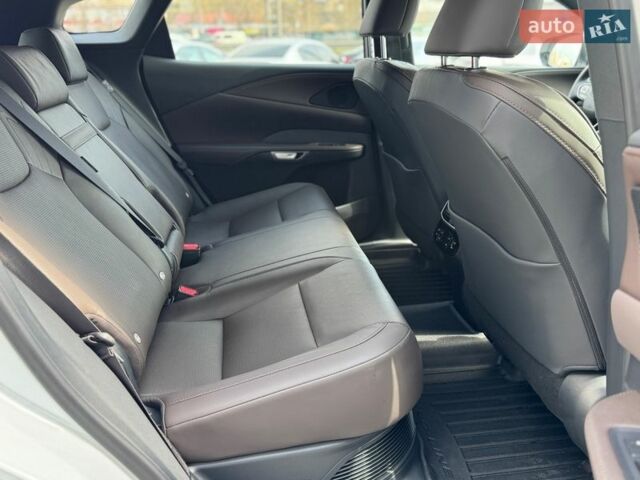 Белый Лексус РХ, объемом двигателя 2.5 л и пробегом 5 тыс. км за 86900 $, фото 24 на Automoto.ua