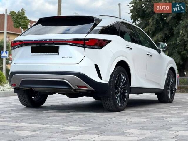 Белый Лексус РХ, объемом двигателя 2.4 л и пробегом 5 тыс. км за 64000 $, фото 4 на Automoto.ua