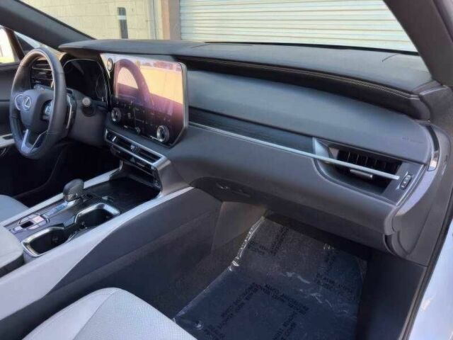 Білий Лексус РХ, об'ємом двигуна 2.4 л та пробігом 10 тис. км за 31000 $, фото 11 на Automoto.ua