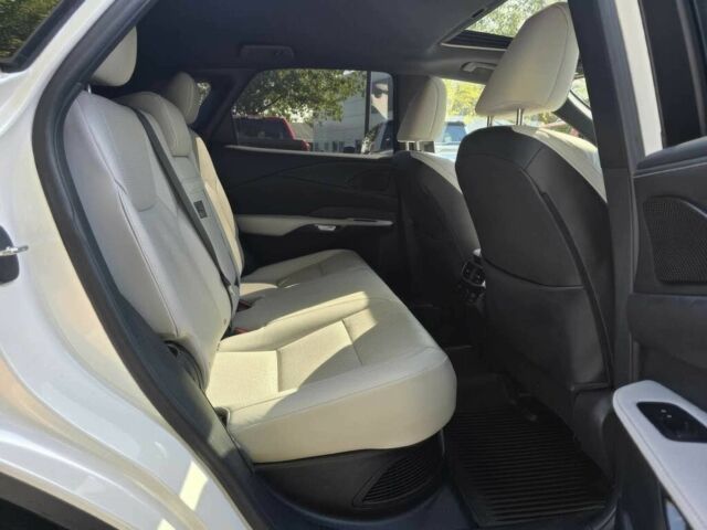 Білий Лексус РХ, об'ємом двигуна 2.5 л та пробігом 11 тис. км за 41000 $, фото 17 на Automoto.ua