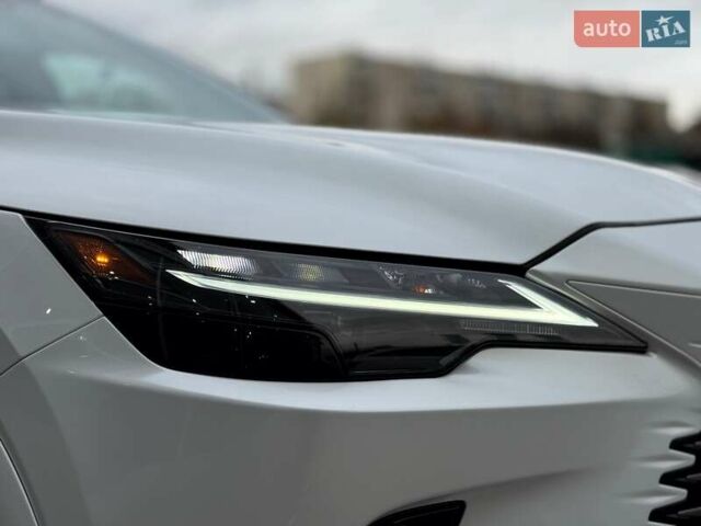 Белый Лексус РХ, объемом двигателя 2.4 л и пробегом 6 тыс. км за 63000 $, фото 6 на Automoto.ua