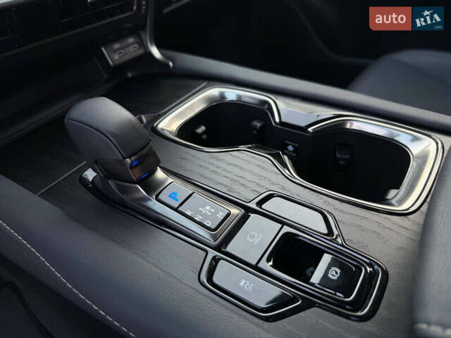 Білий Лексус РХ, об'ємом двигуна 2.4 л та пробігом 6 тис. км за 57500 $, фото 18 на Automoto.ua