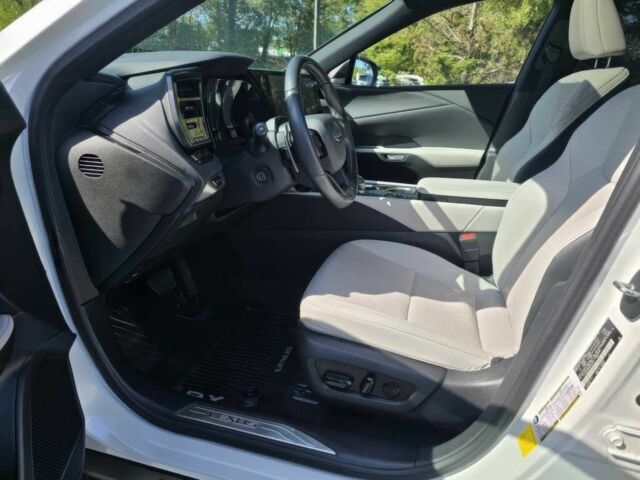 Белый Лексус РХ, объемом двигателя 2.5 л и пробегом 11 тыс. км за 41000 $, фото 13 на Automoto.ua