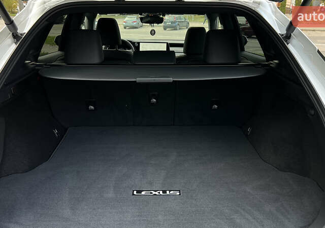 Лексус РХ 2024 в Львове на Automoto.ua Белый Лексус РХ, объемом двигателя 2.5 л и пробегом 1 тыс. км за 66000 $, фото 40 на Automoto.ua