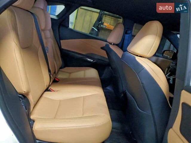 Белый Лексус РХ, объемом двигателя 2.4 л и пробегом 30 тыс. км за 24000 $, фото 10 на Automoto.ua