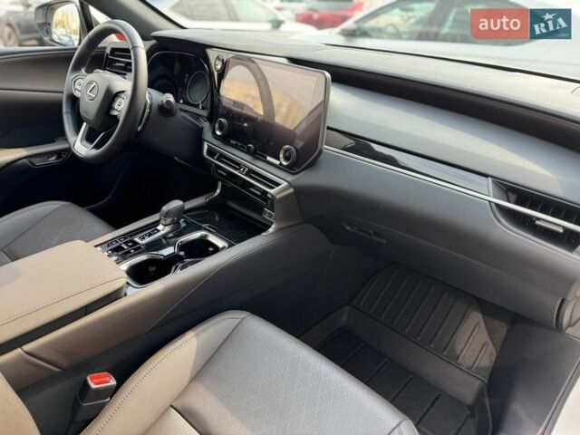 Белый Лексус РХ, объемом двигателя 2.5 л и пробегом 5 тыс. км за 86900 $, фото 29 на Automoto.ua