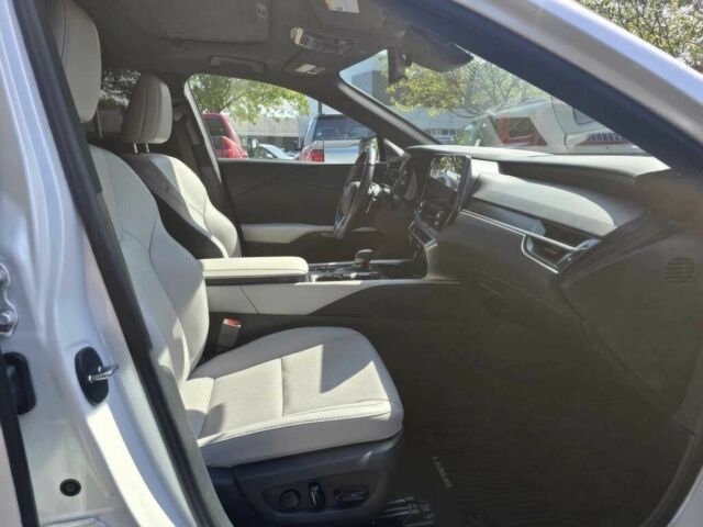 Білий Лексус РХ, об'ємом двигуна 2.5 л та пробігом 11 тис. км за 41000 $, фото 9 на Automoto.ua