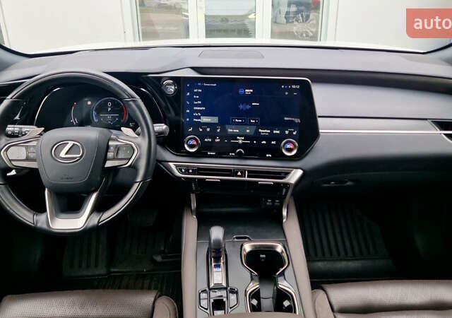 Белый Лексус РХ, объемом двигателя 2.5 л и пробегом 17 тыс. км за 81986 $, фото 7 на Automoto.ua