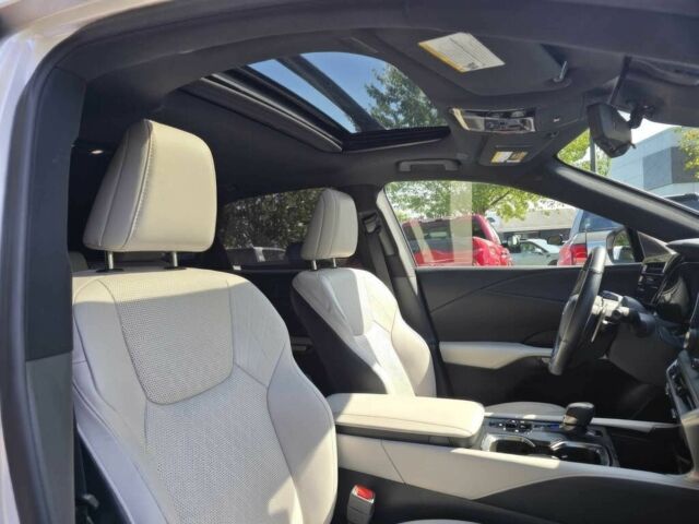 Білий Лексус РХ, об'ємом двигуна 2.5 л та пробігом 11 тис. км за 41000 $, фото 15 на Automoto.ua