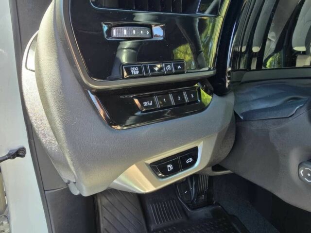 Белый Лексус РХ, объемом двигателя 2.5 л и пробегом 11 тыс. км за 41000 $, фото 11 на Automoto.ua