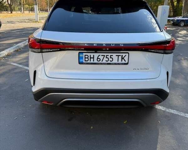 Лексус РХ 2024 в Одессе на Automoto.ua Белый Лексус РХ, объемом двигателя 2.39 л и пробегом 1 тыс. км за 72500 $, фото 3 на Automoto.ua