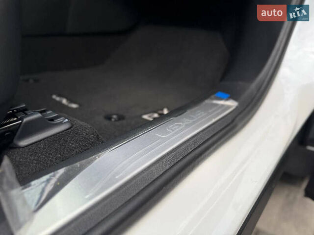 Білий Лексус РХ, об'ємом двигуна 2.4 л та пробігом 6 тис. км за 57500 $, фото 31 на Automoto.ua