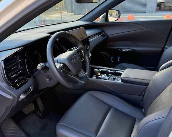 Лексус РХ 2024 в Одессе на Automoto.ua Белый Лексус РХ, объемом двигателя 2.39 л и пробегом 1 тыс. км за 72500 $, фото 8 на Automoto.ua