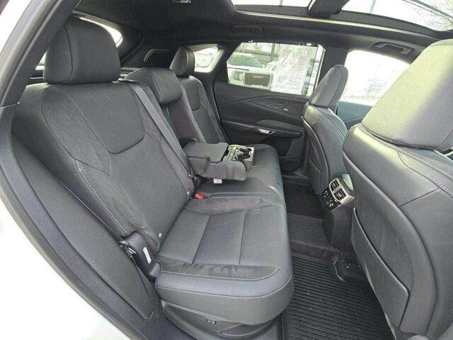 Білий Лексус РХ, об'ємом двигуна 0 л та пробігом 4 тис. км за 30500 $, фото 6 на Automoto.ua
