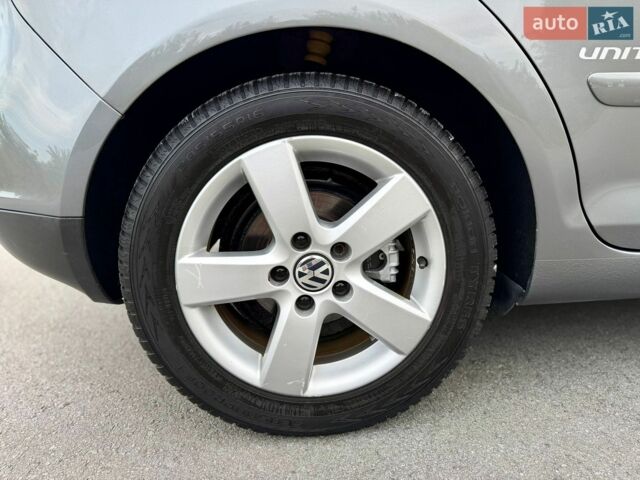 Белый Лексус РХ, объемом двигателя 2.5 л и пробегом 19 тыс. км за 30756 $, фото 1 на Automoto.ua