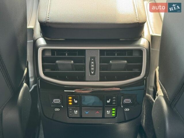 Белый Лексус РХ, объемом двигателя 2.5 л и пробегом 5 тыс. км за 86900 $, фото 25 на Automoto.ua