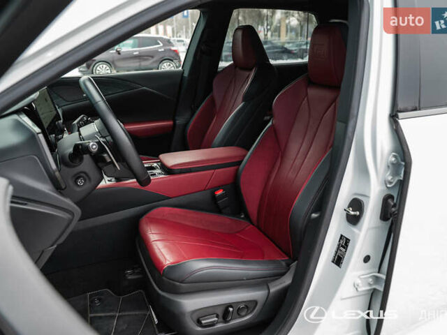 Білий Лексус РХ, об'ємом двигуна 2.4 л та пробігом 43 тис. км за 88000 $, фото 24 на Automoto.ua