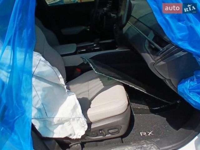 Білий Лексус РХ, об'ємом двигуна 2.4 л та пробігом 30 тис. км за 59999 $, фото 6 на Automoto.ua