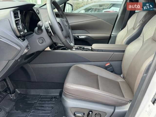 Белый Лексус РХ, объемом двигателя 2.5 л и пробегом 5 тыс. км за 86900 $, фото 19 на Automoto.ua