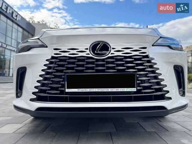 Белый Лексус РХ, объемом двигателя 2.4 л и пробегом 5 тыс. км за 64000 $, фото 1 на Automoto.ua