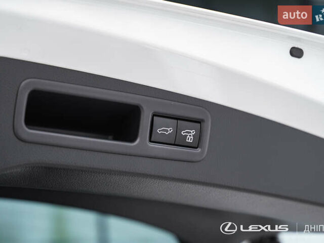 Білий Лексус РХ, об'ємом двигуна 2.4 л та пробігом 43 тис. км за 88000 $, фото 42 на Automoto.ua