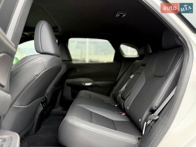 Белый Лексус РХ, объемом двигателя 2.4 л и пробегом 6 тыс. км за 63000 $, фото 18 на Automoto.ua