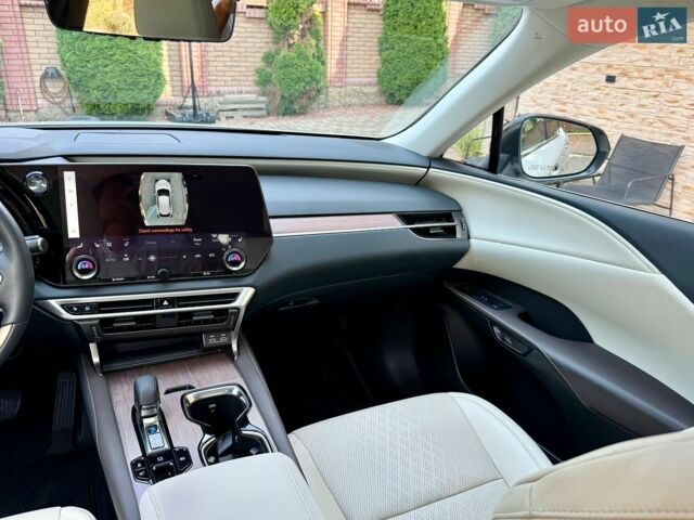 Білий Лексус РХ, об'ємом двигуна 2.5 л та пробігом 40 тис. км за 67000 $, фото 17 на Automoto.ua