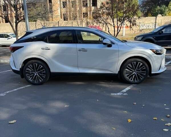 Лексус РХ 2024 в Одессе на Automoto.ua Белый Лексус РХ, объемом двигателя 2.39 л и пробегом 1 тыс. км за 72500 $, фото 5 на Automoto.ua