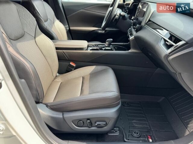 Белый Лексус РХ, объемом двигателя 2.5 л и пробегом 5 тыс. км за 86900 $, фото 26 на Automoto.ua