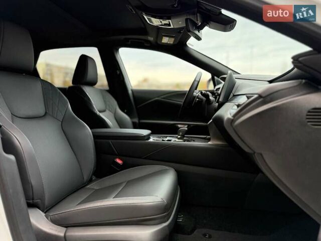 Белый Лексус РХ, объемом двигателя 2.4 л и пробегом 6 тыс. км за 63000 $, фото 19 на Automoto.ua