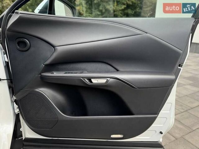 Белый Лексус РХ, объемом двигателя 2.4 л и пробегом 5 тыс. км за 64000 $, фото 14 на Automoto.ua