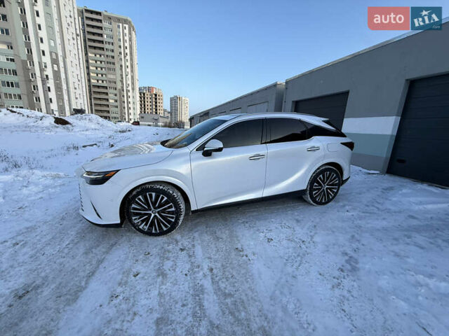 Белый Лексус РХ, объемом двигателя 2.5 л и пробегом 7 тыс. км за 77000 $, фото 2 на Automoto.ua