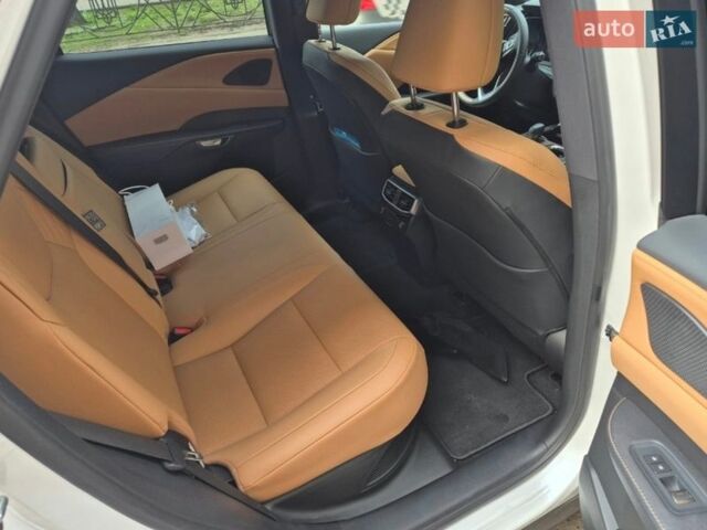 Білий Лексус РХ, об'ємом двигуна 2.49 л та пробігом 12 тис. км за 79999 $, фото 2 на Automoto.ua