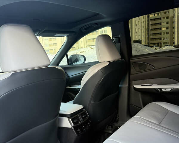 Белый Лексус РХ, объемом двигателя 2.5 л и пробегом 7 тыс. км за 77000 $, фото 20 на Automoto.ua