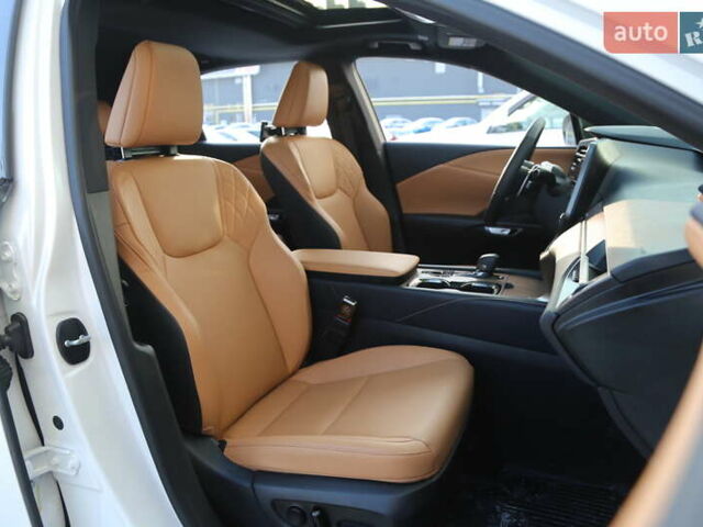 Белый Лексус РХ, объемом двигателя 2.5 л и пробегом 1 тыс. км за 77000 $, фото 12 на Automoto.ua