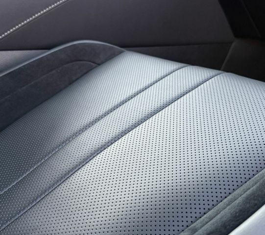 Белый Лексус РХ, объемом двигателя 2.39 л и пробегом 4 тыс. км за 86000 $, фото 23 на Automoto.ua