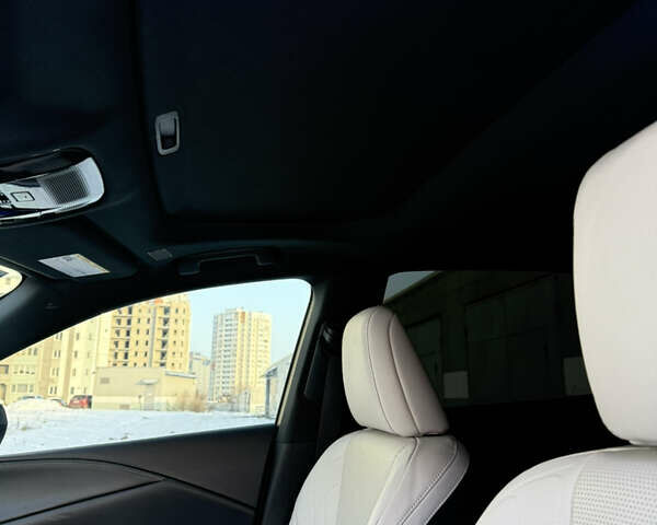 Белый Лексус РХ, объемом двигателя 2.5 л и пробегом 7 тыс. км за 77000 $, фото 12 на Automoto.ua