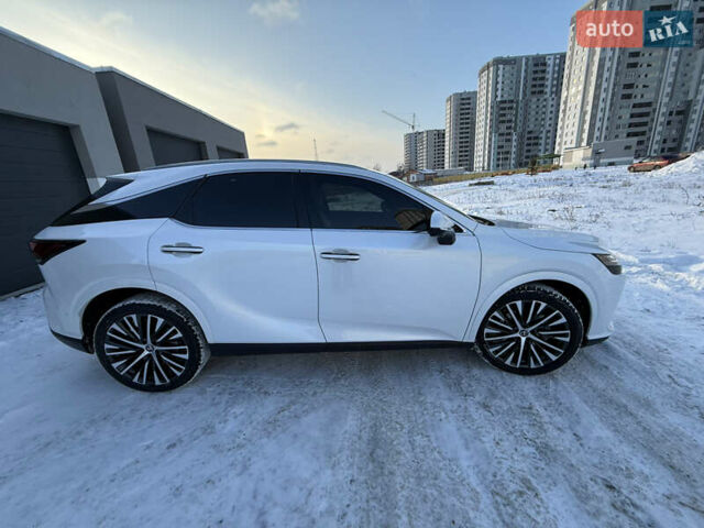 Белый Лексус РХ, объемом двигателя 2.5 л и пробегом 7 тыс. км за 77000 $, фото 3 на Automoto.ua