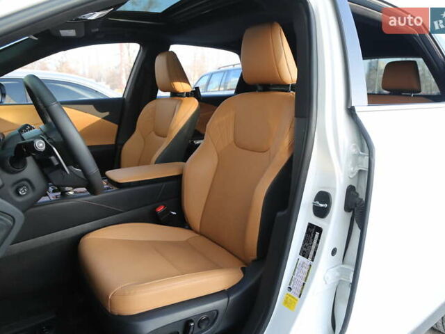 Белый Лексус РХ, объемом двигателя 2.5 л и пробегом 1 тыс. км за 77000 $, фото 8 на Automoto.ua