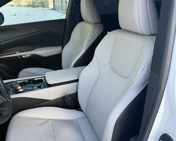 Белый Лексус РХ, объемом двигателя 2.5 л и пробегом 7 тыс. км за 77000 $, фото 10 на Automoto.ua