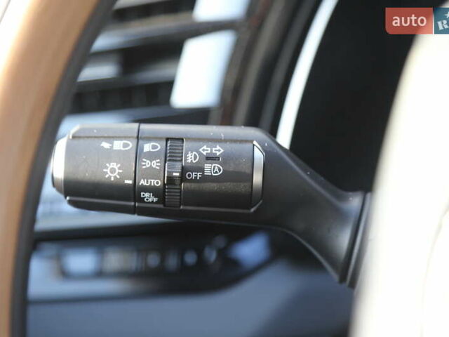 Белый Лексус РХ, объемом двигателя 2.5 л и пробегом 1 тыс. км за 77000 $, фото 21 на Automoto.ua