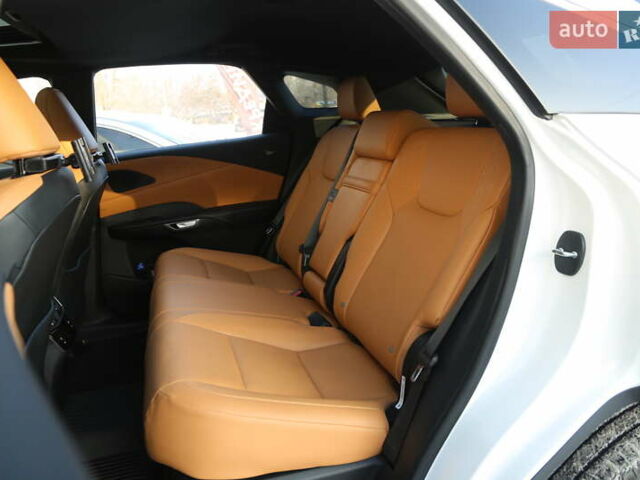 Белый Лексус РХ, объемом двигателя 2.5 л и пробегом 1 тыс. км за 77000 $, фото 10 на Automoto.ua