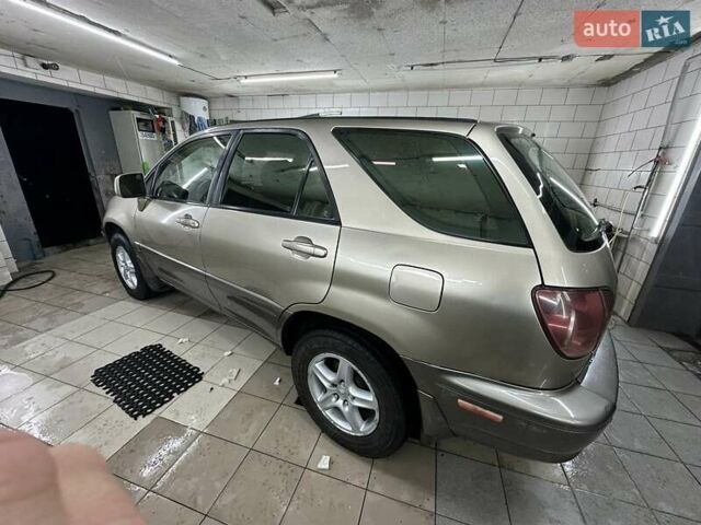 Лексус РХ 1998 в Киеве на Automoto.ua Бежевый Лексус РХ, объемом двигателя 3 л и пробегом 420 тыс. км за 5550 $, фото 1 на Automoto.ua