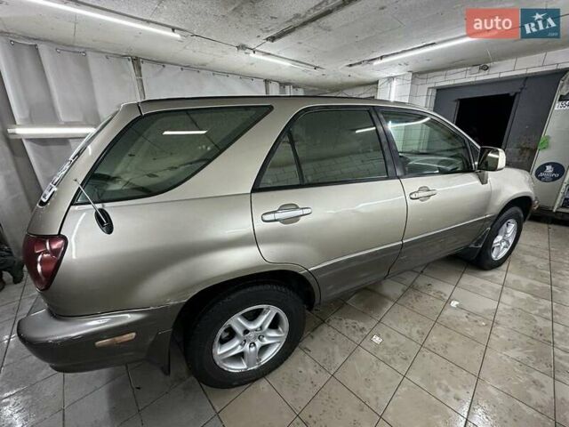 Лексус РХ 1998 в Киеве на Automoto.ua Бежевый Лексус РХ, объемом двигателя 3 л и пробегом 420 тыс. км за 5550 $, фото 3 на Automoto.ua