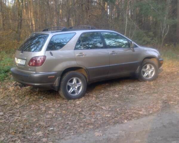 Бежевый Лексус РХ, объемом двигателя 3 л и пробегом 300 тыс. км за 5000 $, фото 5 на Automoto.ua